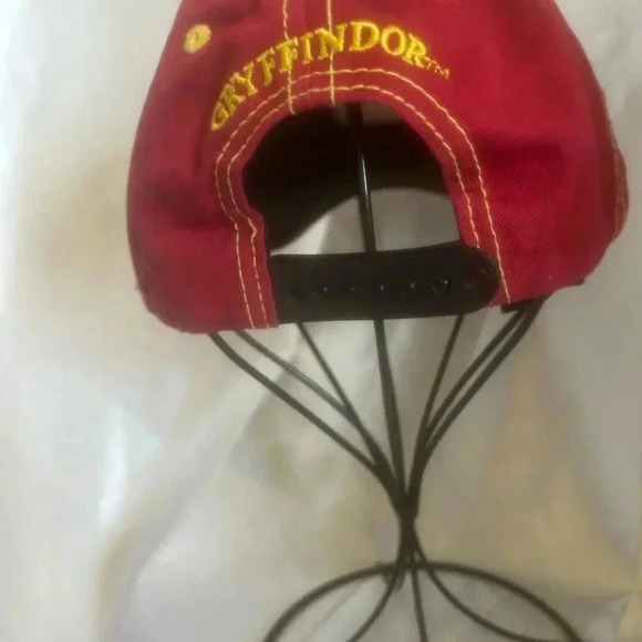 WIZARDING WORLD OF HARRY POTTER LICENSED GRYFFINDOR BASEBALL STYLE HAT - Picture 4 of 6